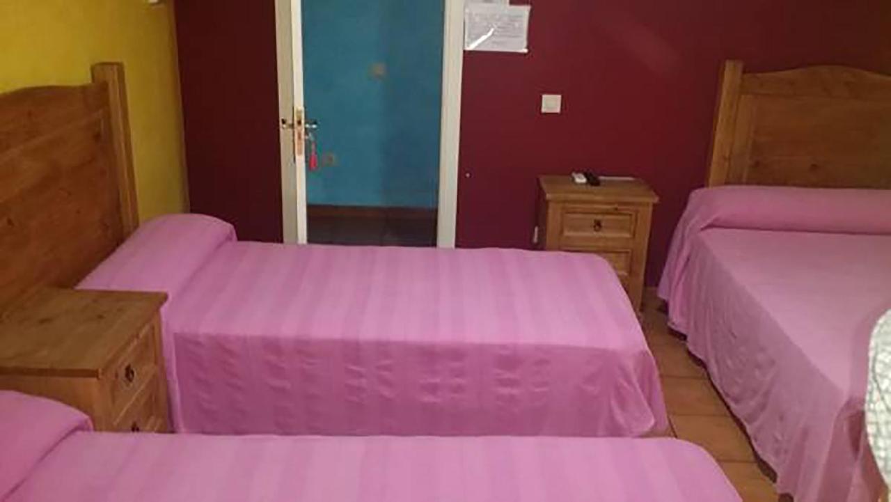 Hostal Velarde Talavera da Rainha Exterior foto