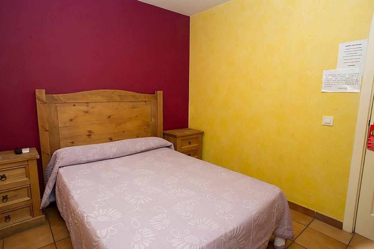 Hostal Velarde Talavera da Rainha Exterior foto